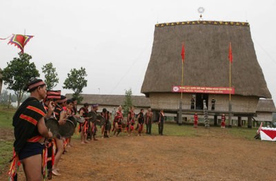 Kultur- und Tourismusdorf der vietnamesischen Völker – ein attraktives Touristenziel - ảnh 1